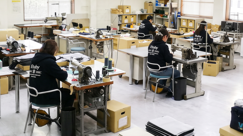 国内のケース生産現場